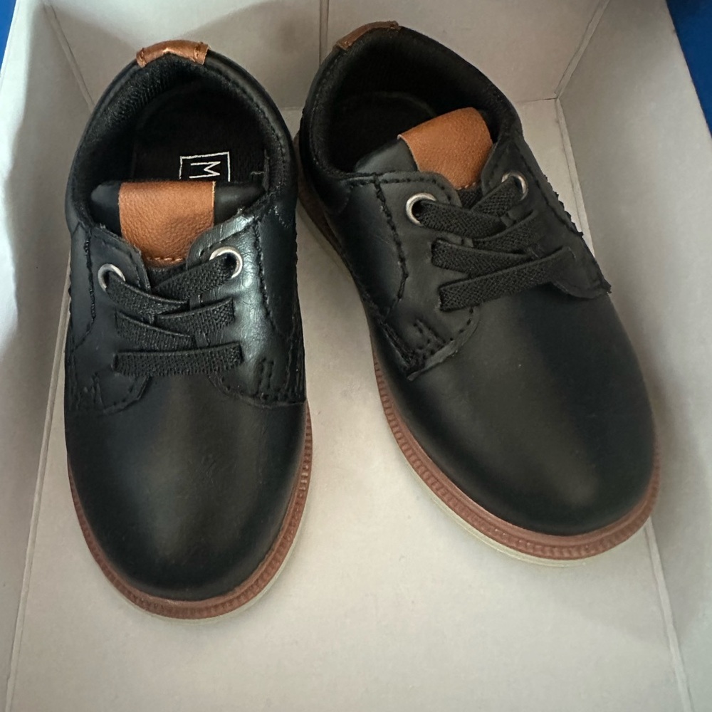 Stride Rite Black and Brown Dress Shoes with Sleek Design